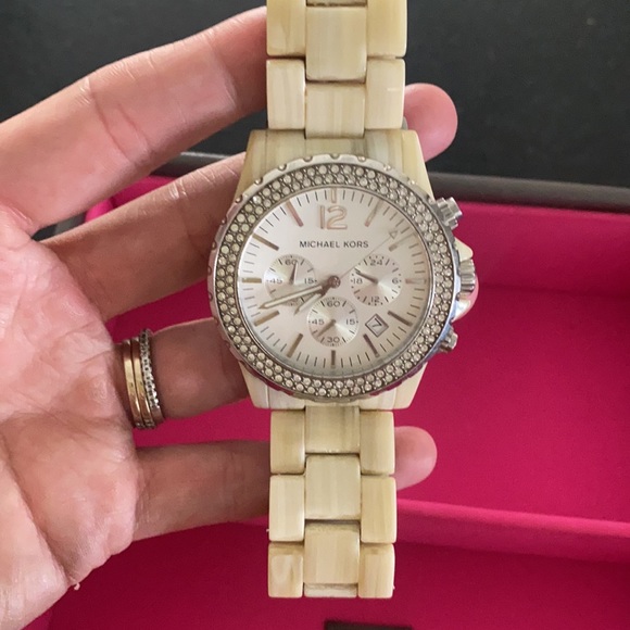 Michael Kors watch - Picture 4 of 4